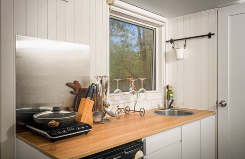 Flowerdale House | Quiet Lake House In Winery by Tiny Away