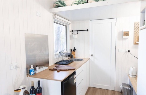 Flowerdale House | Quiet Lake House In Winery by Tiny Away