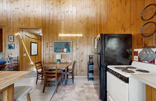 Ellsworth Cottage | Quiet lakefront cottage with a firepit, private beach, & two kayaks