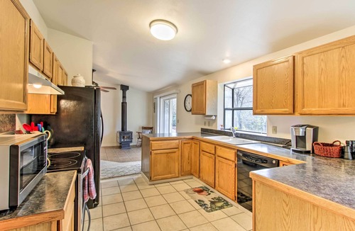 East Olympia House | Quiet Lakefront Olympia Home w/Dock on Half Acre