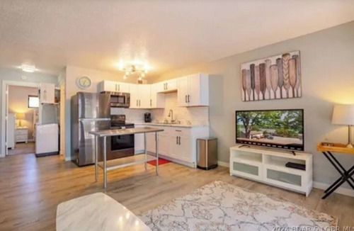 Osage Beach Condo | QUIET LAKEFRONT RESORT SUPER CLEAN CONDO 1 MILE FROM MARGARITAVILLE.