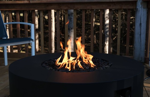 Stanley Bridge Cottage | Quiet Lakeside-Style 2BR Cottage | Firepit, Deck & Cozy Summer Nights