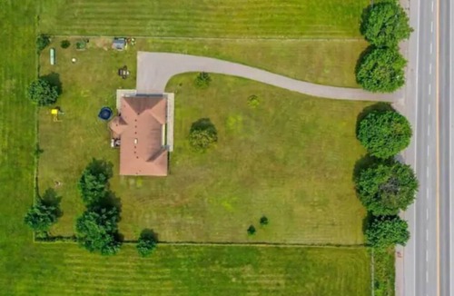 Clarington House | Quiet Lovely 4 Bedroom Acre House