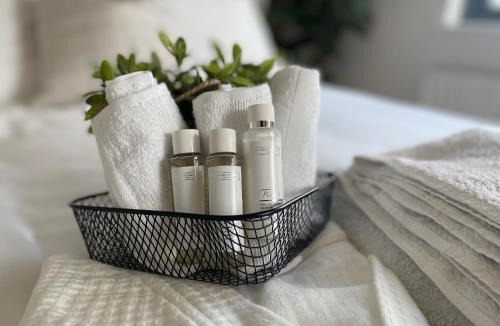 Thames House | Quiet Luxe Home with GYM and Free Parking