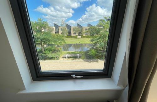 Thames House | Quiet Luxe Home with GYM and Free Parking