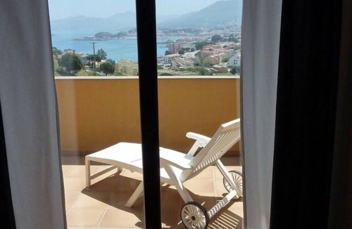 Llanca Apartment | QUIET, LUXURY APARTMENT & HIGH-SPEED WIFI
