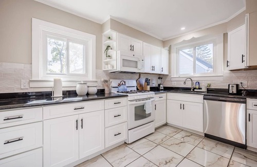 Rochester House | Quiet Luxury stay - Near UofR, RIT & Golisano