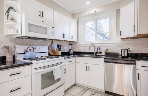 Rochester House | Quiet Luxury stay - Near UofR, RIT & Golisano