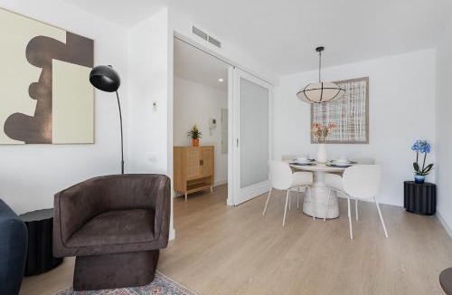Provencals del Poblenou Apartment | Quiet modern 2 bed apartment with Balcony, Pool and Free Parking
