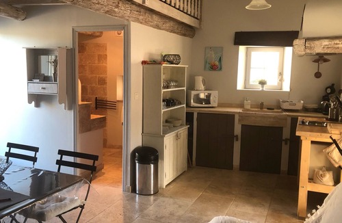 Mane Apartment | Quiet, modern 4-person gîte in Mane, Provence