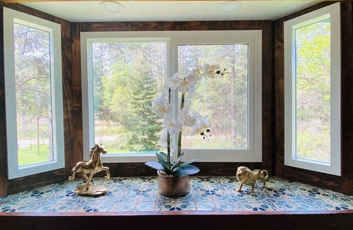 Placerville Cabin | Quiet & Modern Cabin Near Wineries - Fire Pit and BBQ