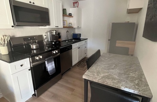 Gatesville Apartment | Quiet & Modern Charming 2-bedroom apartment in Gatesville with AC