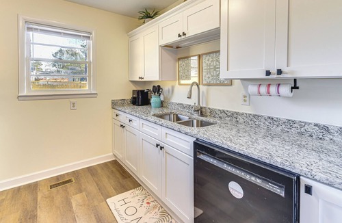 Pine Forest House | Quiet & Modern Family Home in Spring Lake