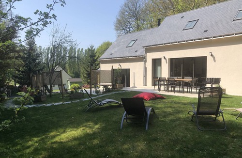 Rochecorbon House | Quiet, modern, spacious cottage.
