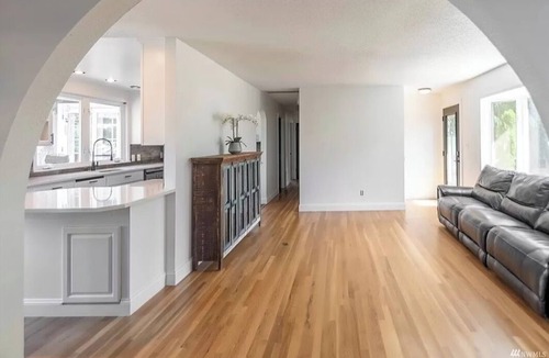 Des Moines House | Quiet Modern Stay Near SeaTac & Hospitals