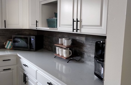 Des Moines House | Quiet Modern Stay Near SeaTac & Hospitals