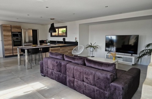 Le Tignet Villa | Quiet modern villa with swimming pool