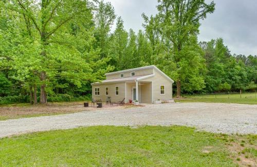 Mount Vernon House | Quiet Mount Vernon Escape: Fish, Hike & Unwind!