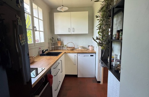 Cucuron House | Quiet, natural home