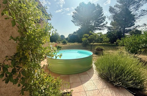 Cucuron House | Quiet, natural home