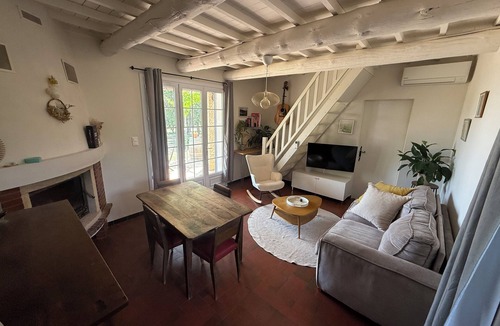 Cucuron House | Quiet, natural home