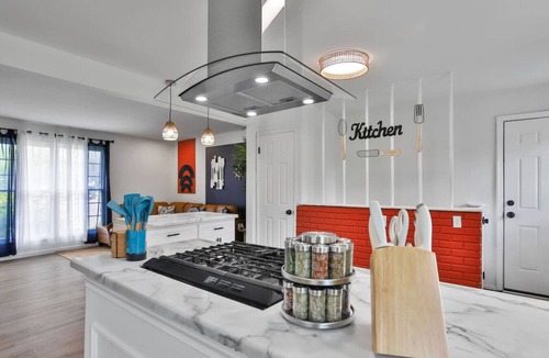 Maryland Heights Apartment | Quiet Neighborhood-Near Eats & Shops-Airport!