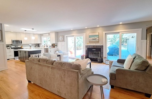 Union Pier House | Quiet Neighborhood Heated pool Large yard Firepit Hot Tub