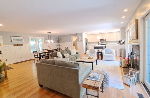 Union Pier House | Quiet Neighborhood Heated pool Large yard Firepit Hot Tub