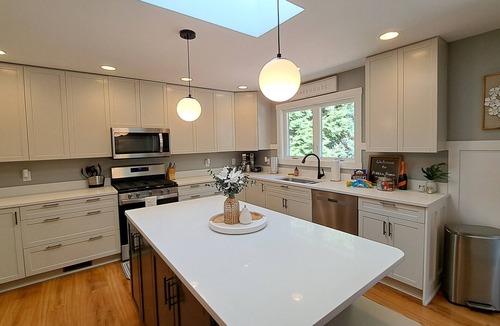 Union Pier House | Quiet Neighborhood Heated pool Large yard Firepit Hot Tub