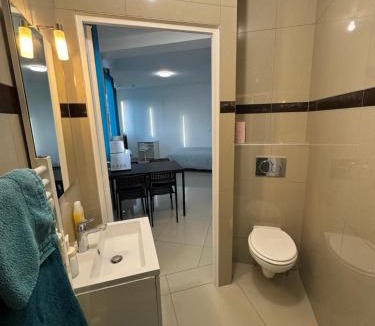 Montfermeil Apartment | Quiet Netflix Parking Quick access to Paris