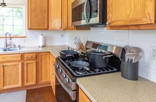 Palmer House | Quiet/New 2bd Suite w/Laundry, Kitchen, Wi-Fi