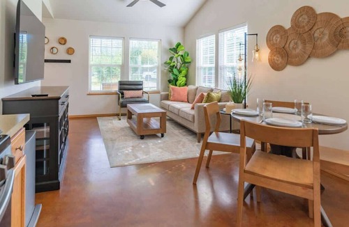 Palmer House | Quiet/New 2bd Suite w/Laundry, Kitchen, Wi-Fi