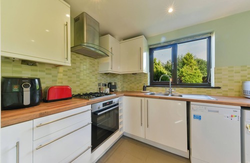 Carshalton Central House | Quiet newly furnished garden house in the heart of Carshalton, South London!