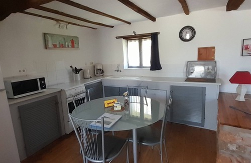 Marminiac House | Quiet oak cottage in wooded surroundings with shared swimming pool.
