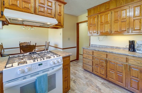 Bixby House | Quiet Oklahoma Home - Close to Golf Courses!