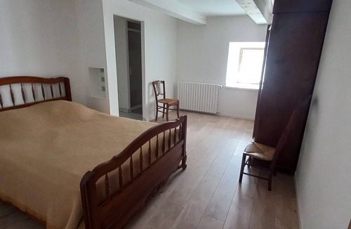 Eglisolles House | Quiet old farmhouse