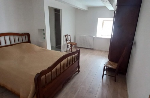 Eglisolles House | Quiet old farmhouse