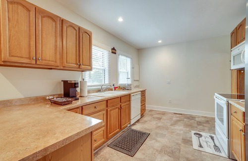 Lakewood House | Quiet Old Hickory Home Rental w/Deck