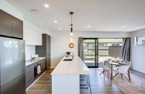 Taradale House | Quiet on Cassin - Taradale *Pet friendly upon request