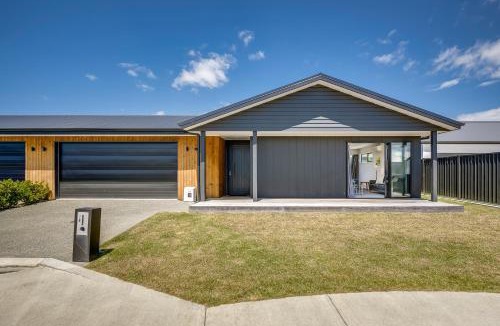 Taradale House | Quiet on Cassin - Taradale