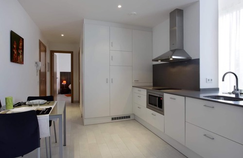 Les Corts Apartment | Quiet one-bedroom apartment and sofa bed