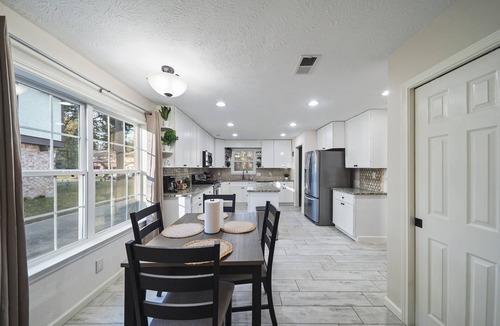 Huffman House | Quiet & Peaceful Family Retreat,10 Guests+Pets+EV Charger