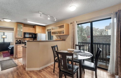 Englewood Condo | Quiet, pet-friendly DTC Retreat with Workspace