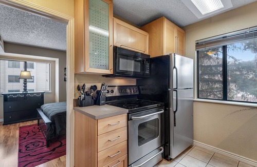 Englewood Condo | Quiet, pet-friendly DTC Retreat with Workspace