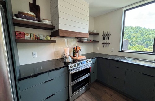 Haywood House | Quiet, Pet-friendly, Mountain Escape Near Wineries & Hiking
