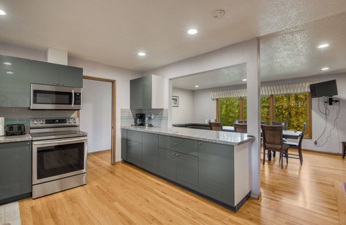 West Haven-Sylvan House | Quiet Place in the Park, 5bdrm/3bth