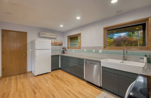 West Haven-Sylvan House | Quiet Place in the Park, 5bdrm/3bth