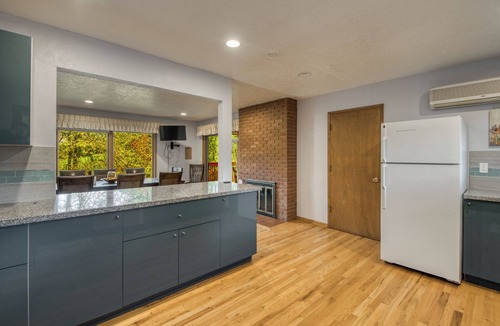 West Haven-Sylvan House | Quiet Place in the Park, 5bdrm/3bth