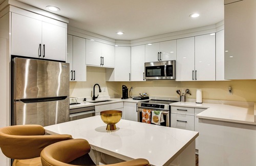 Normandy Park Apartment | Quiet PNW Base: Walkable Apt in Normandy Park