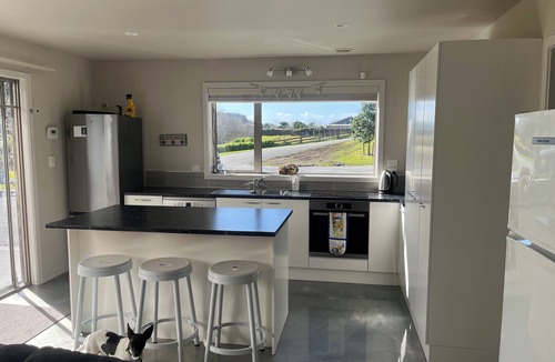 Kawhia House | Quiet private bush out look but right in town. Perfect for boaties